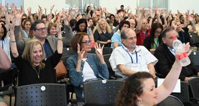מחיאות כפיים שקטות בכנס אלו"ט