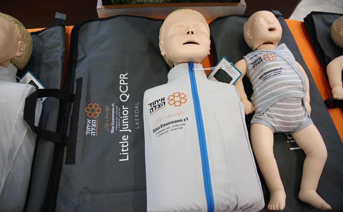 בובה אימון החייאה חכמות. איחוד הצלה