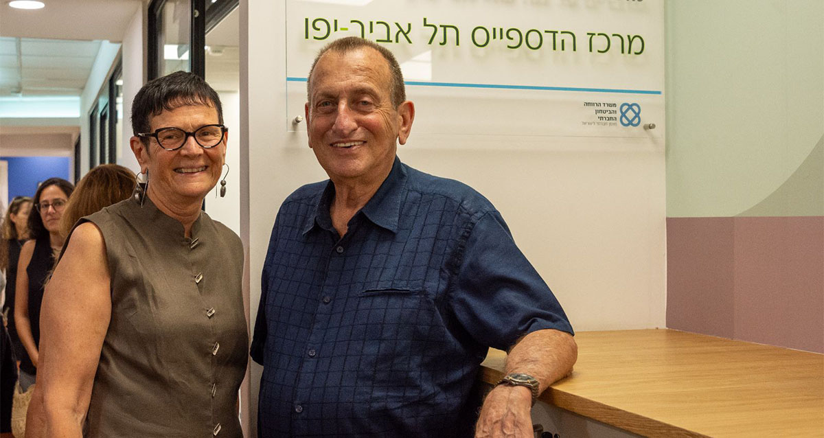 רון חולדאי ראש עיריית תל אביב-יפו, ד"ר הלה הדס מנכ"לית עמותת אנוש (צילום: רועי כהן קורמן)