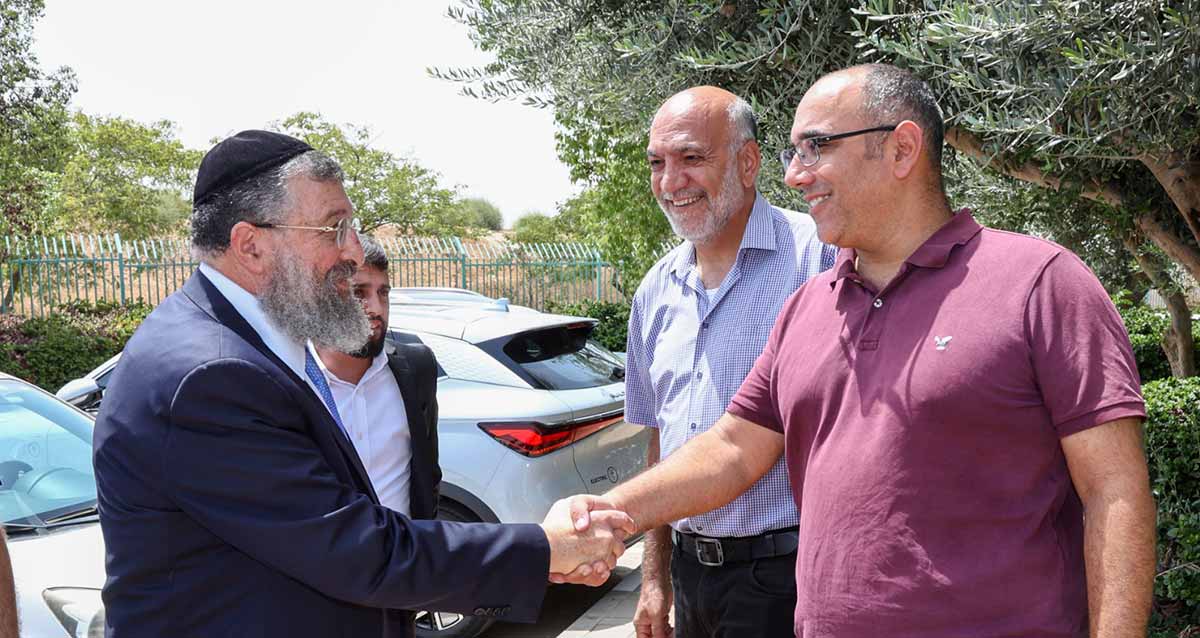 ביקור השר ב"עדנים". צילום: פרטי