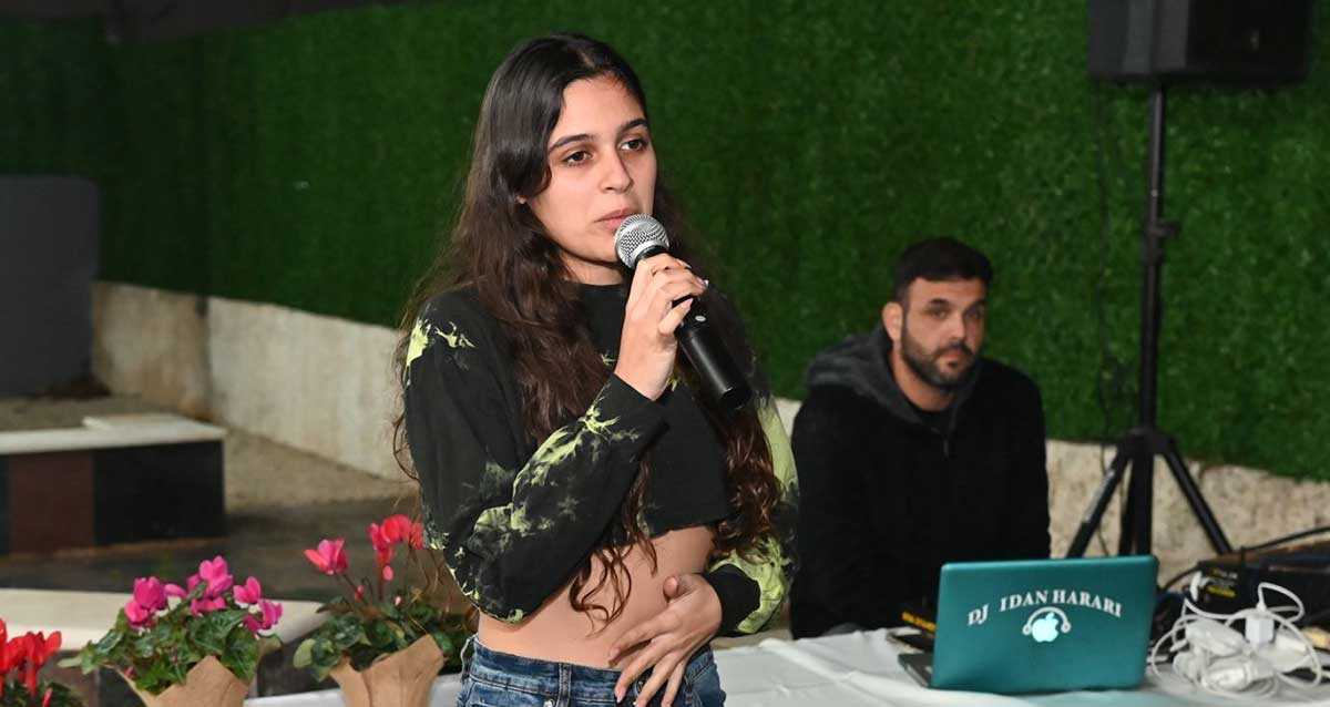 ימית פרץ בחנוכת הבית. צילום באדיבות אלאור