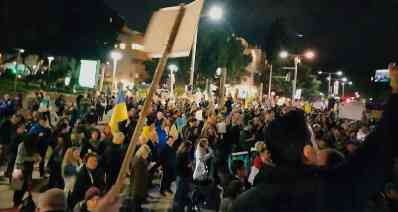 הפגנת תמיכה באוקראינה בכיכר הבימה בתל אביב (צילום: שי שגב)