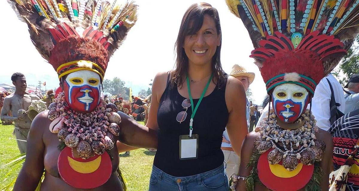 אופירה במסעותיה בפפואה גינאה החדשה (צילום: פרטי)