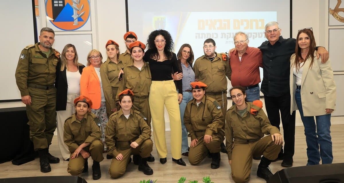 יחידת "גדולים במדים" של פרשקובסקי בטקס (צילום: יוני רייף)