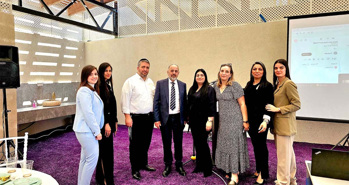 שר הרווחה במעון "אלבוסתאן" (צילום: משרד הרווחה)