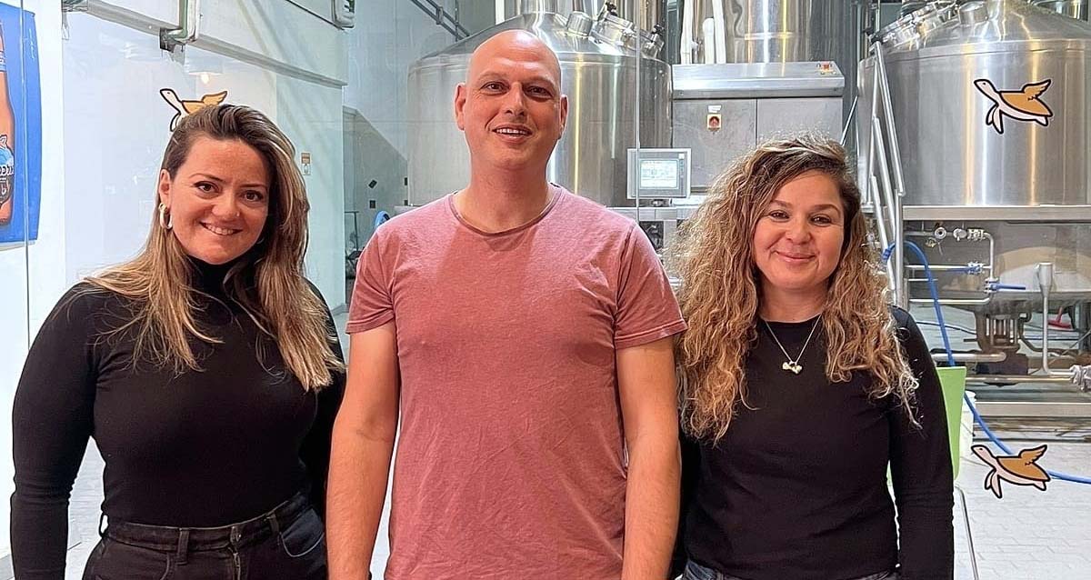 ליאור בלמס ונציגות לקט ישראל (צילום: יח"צ)