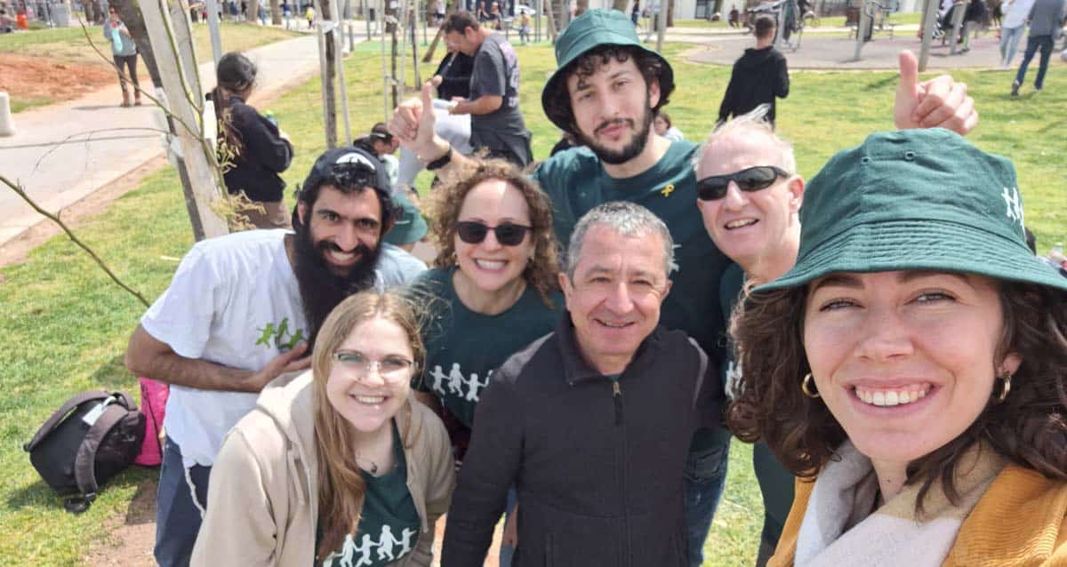 צוות המתנדבים (באדיבות: המעגל של ג'רמי)