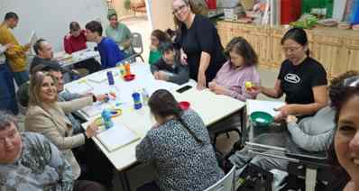 חברי אקי"ם באריזות ויצירה (צילום: אקי"ם)