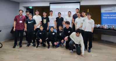 הנערים שפיתחו את האפליקציה (צילום: אהרון שרייבר)