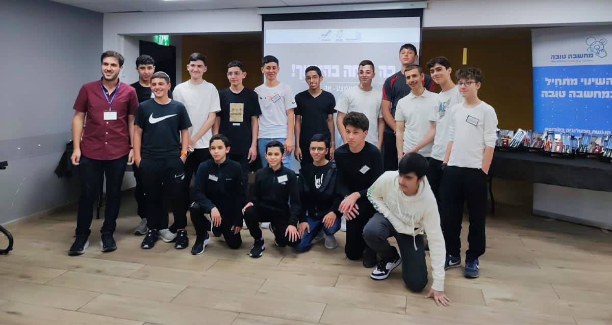 הנערים שפיתחו את האפליקציה (צילום: אהרון שרייבר)