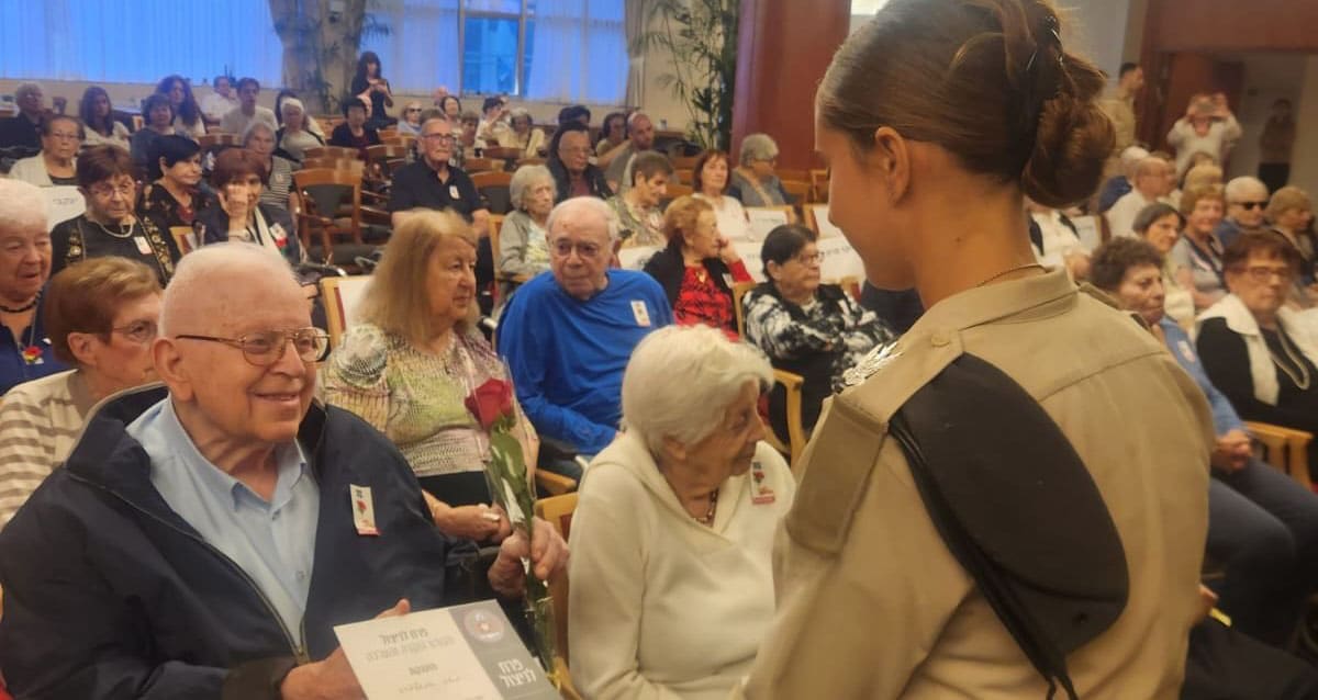 מציינים את יום השואה (צילום באדיבות: עד 120)