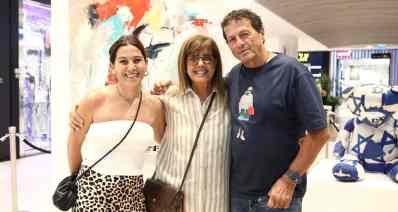 מימין: אודי אנג'ל, ליאורה עופר והאמנית קארין אנג'ל (צילום: אסף לב)