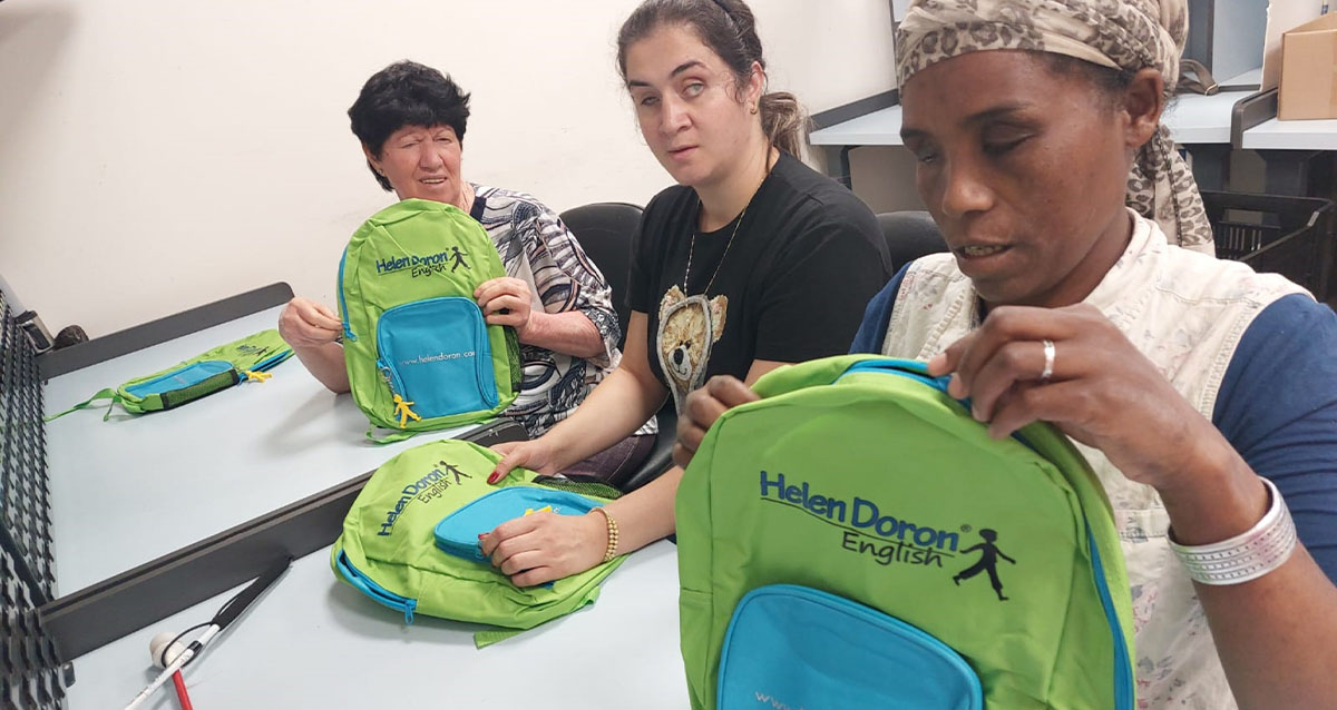 הלן דורון מעסיקה עיוורים ולקוי ראיה (צילום: טניה גורביץ)