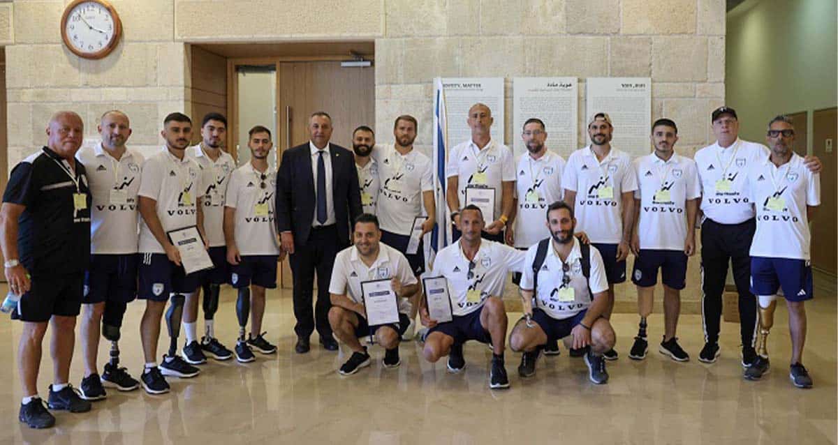 נבחרת קטועי הגפיים בביקור בכנסת ישראל (צילום: דוברות כנסת ישראל)