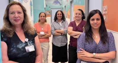 פרופ' גביס וצוות המרכז (צילום: המרכז הרפואי וולפסון)