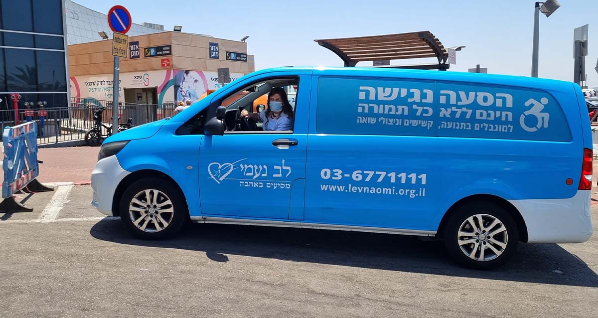 חוי ורכב החיוכים (צילום: חסדי נעמי)