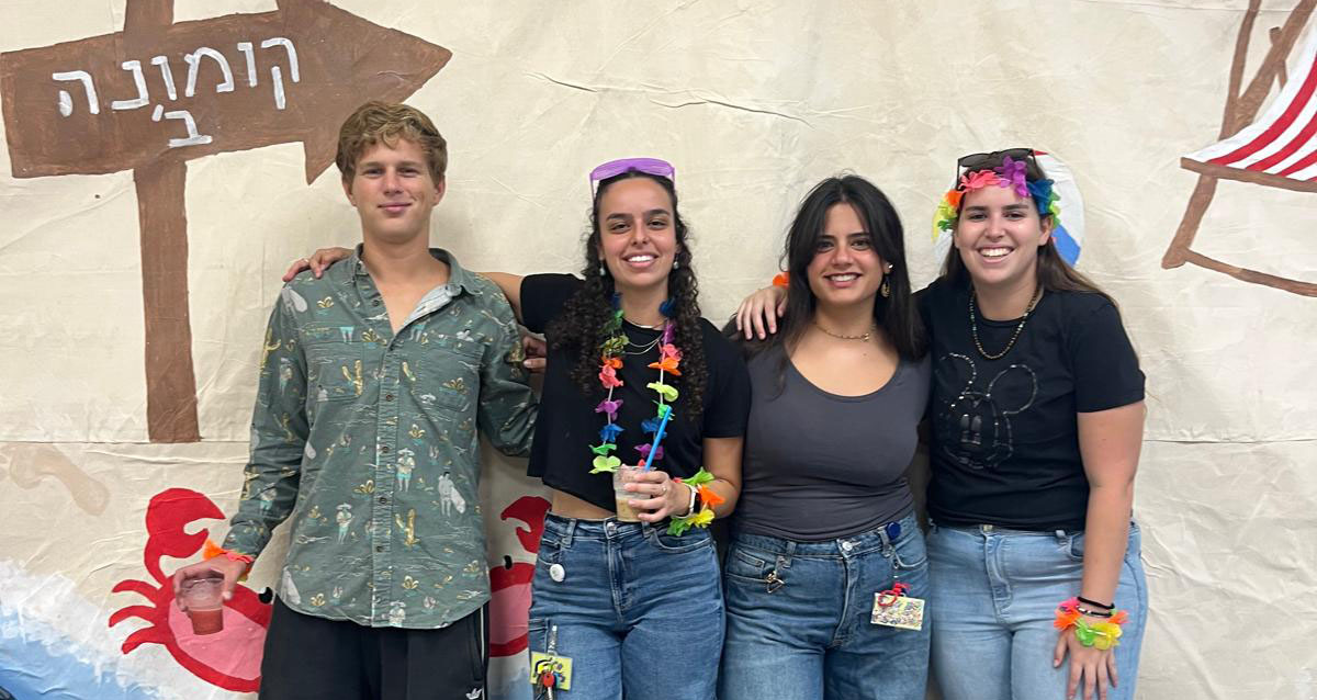 מתנדבי שנת השירות באברבנאל - מימין: שובל, זוהרה, ליבי ויניב (צילום: דוברות אברבנאל)