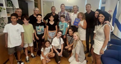מפגש התלמידים, המורים וראש העיר (צילום: דוברות עיריית הרצליה)