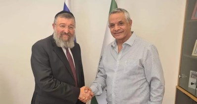 שר העבודה, יואב בן צור וראש עיריית כפר יונה, אלברט טייב (צילום: עיריית כפר יונה)