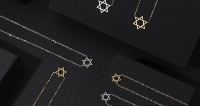 שרשראות עם תליוני מגן דוד בקניוני עופר (צילום: יח"צ)