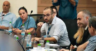 אבי אלבאז בישיבת ועדת העבודה והרווחה. צילום: אדיר לוי