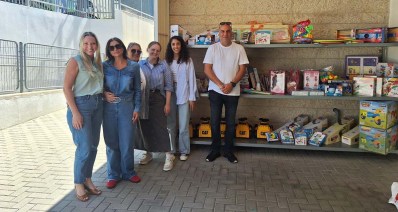 תרומה לפעוטות במעון יום שיקומי של אלו"ט מודיעין שקיבלו משחקים מעובדי מינהלת הגמלאות במשרד האוצר (צילום: יח"צ)