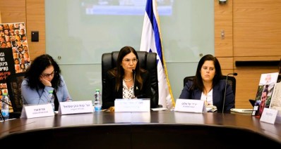 הדיון בוועדת העבודה והרווחה. ח"כ אתי עטייה במרכז. צילום: דוברות הוועדה