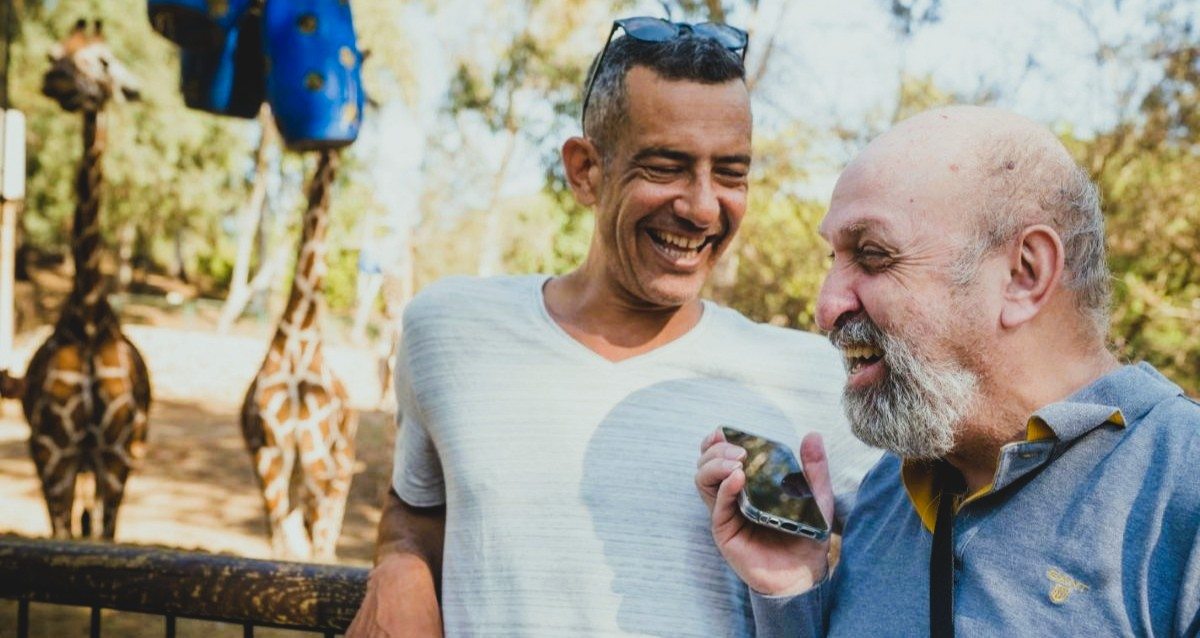 חזי אליהו מבקר בספארי בעזרת המערכת החדשה. צילום: ספארי רמת גן