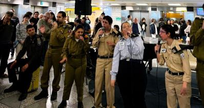 גדולים מהחיים בלובי של איכילוב. צילום: דוברות איכילוב