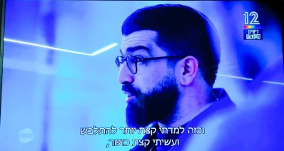 חנן בן ארי בפרק הבכורה. צילום מתוך ערוץ 12