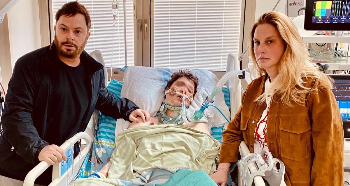 יותם והוריו בבית החולים. צילום: ארלן, המטפלת של יותם