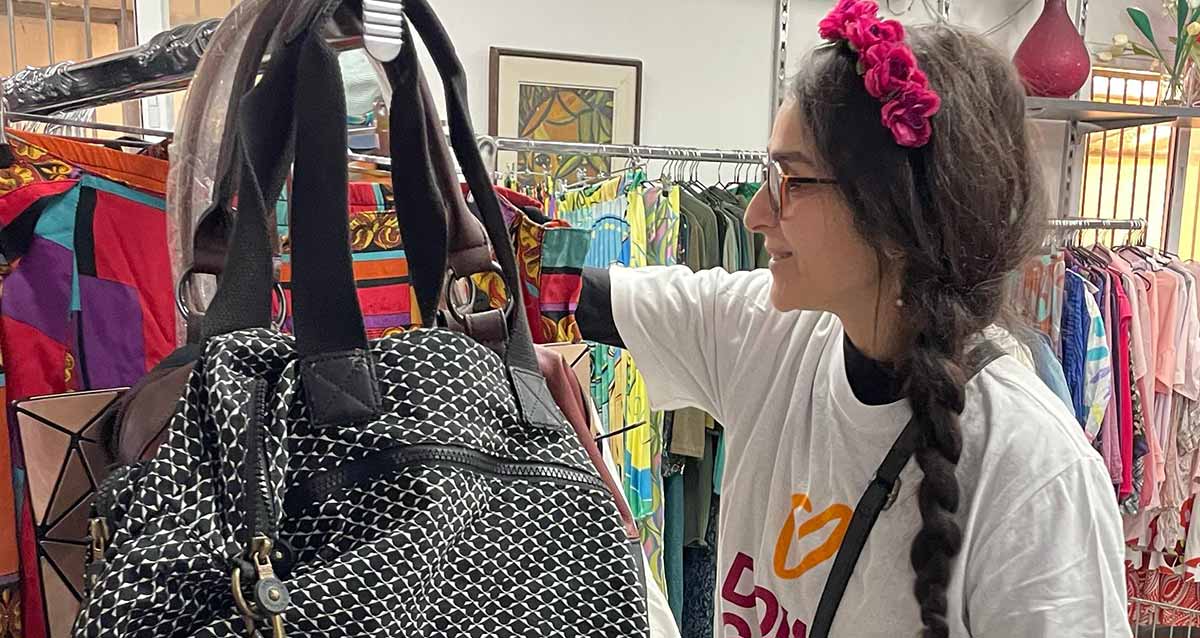 ליאת אשורי מתלבשת בביגודית. צילום: יח"צ רוח טובה