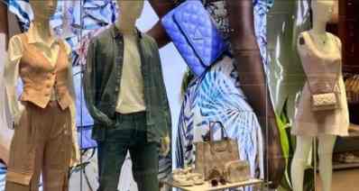 חלון הראווה של המותג GUESS מבית היבואן גלובל ברנדס גלרי. צילום: יח"צ