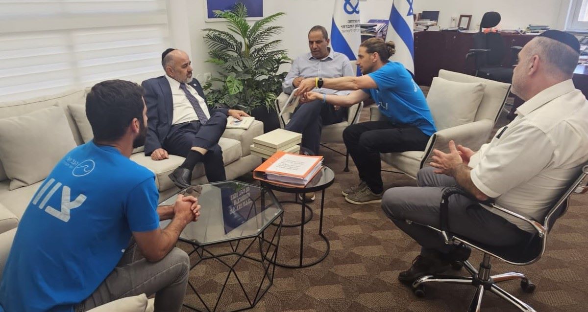 מרגי במפגש עם הגל שלי. צילום: דוברות