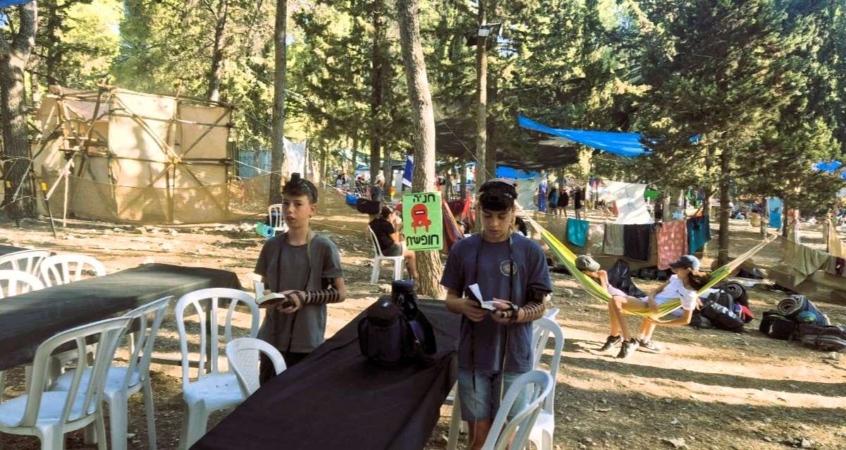 הוד כהן עולה לתורה ביער לימונים. צילום: תנועת הצופים הדתיים