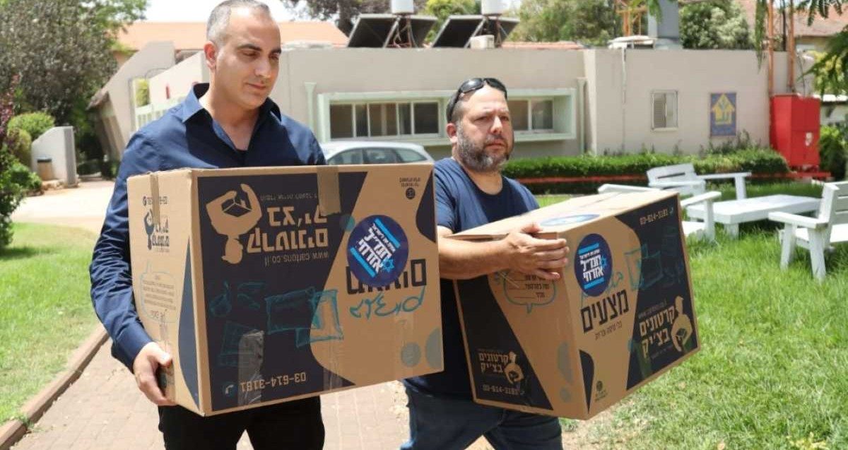 חלוקת ערכות הפגה יצאה לדרך. צילום: קובי בכר