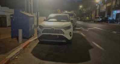 רכב חונה באדום לבן ברחוב נגבה ברמת גן, צילום מתוך עמוד הפייסבוק “תושבי רמת גן”