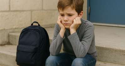 ילד עצוב. עיבוד AI