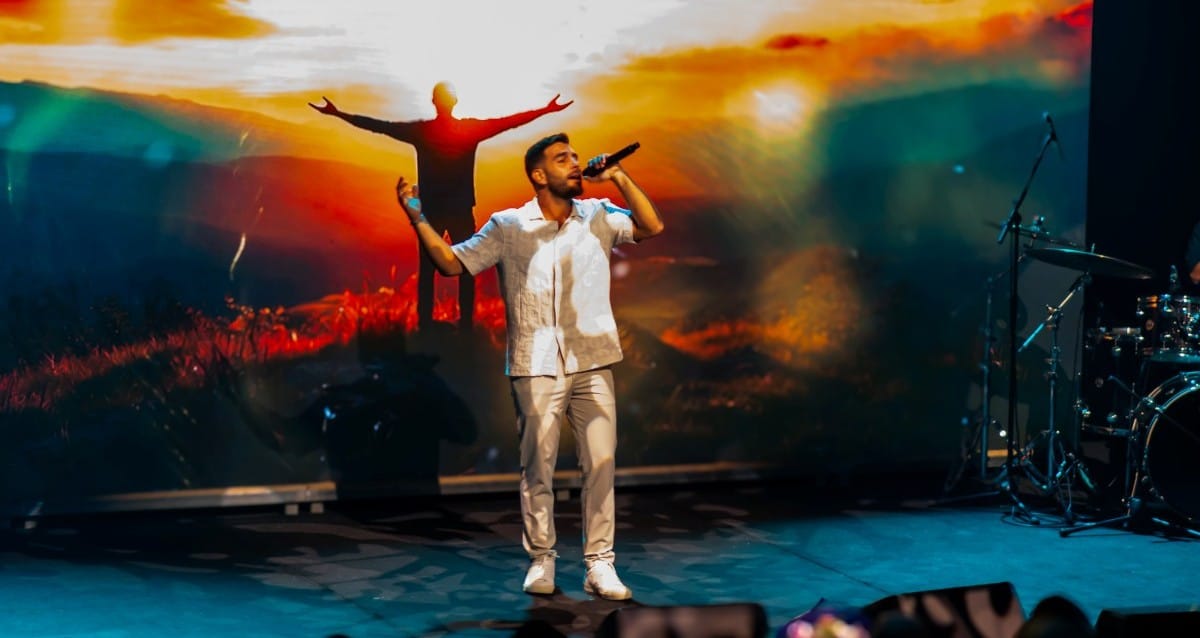 דוד כהן על הבמה. צילום: עוז וייס