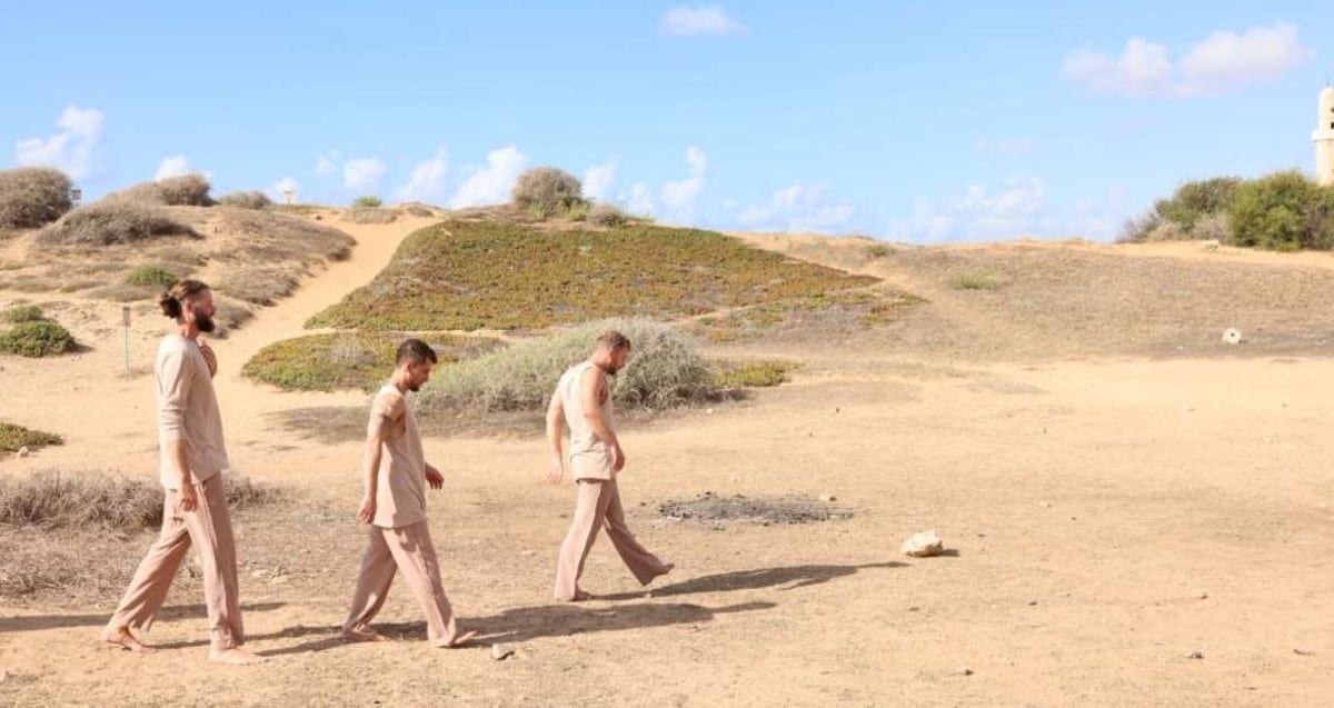 איתי בנית, צלם אדריכלות בעבודה עם עדן נעים. צילום: עמותת שורדי הנובה