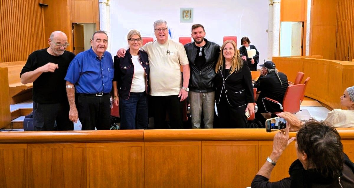 העותרים לאחר החלטת בג"ץ. צילום: פרטי