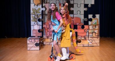 ההצגה "אבא של עמליה נוסע לאוסטרליה". מותר לזוז, לדבר, להגיב ולהתלהב. צילום: אל"וט