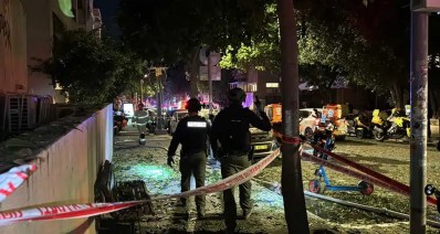 זירת נפילת טיל בתל אביב. צילום: דוברות המשטרה