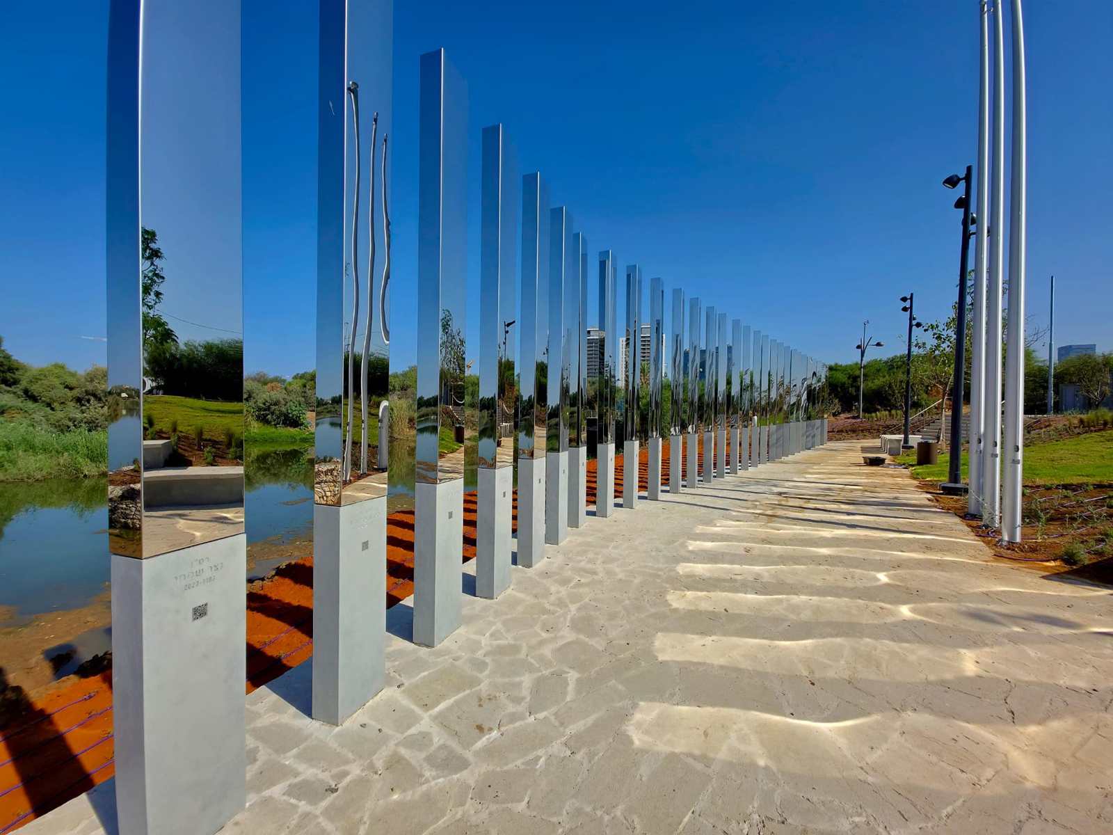 אנדרטה לזכר חללי 7.10.23 ומלחמת חרבות ברזל בראשון לציון. צילום: ישראל פרקר